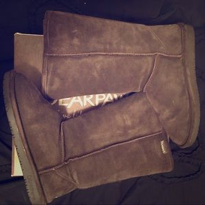 Last chance Bearpaw brown boots